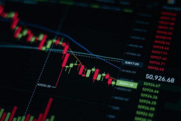 Crédit à taux fixe pour investir en Bourse : aubaine intelligente ou risque imprévu ?